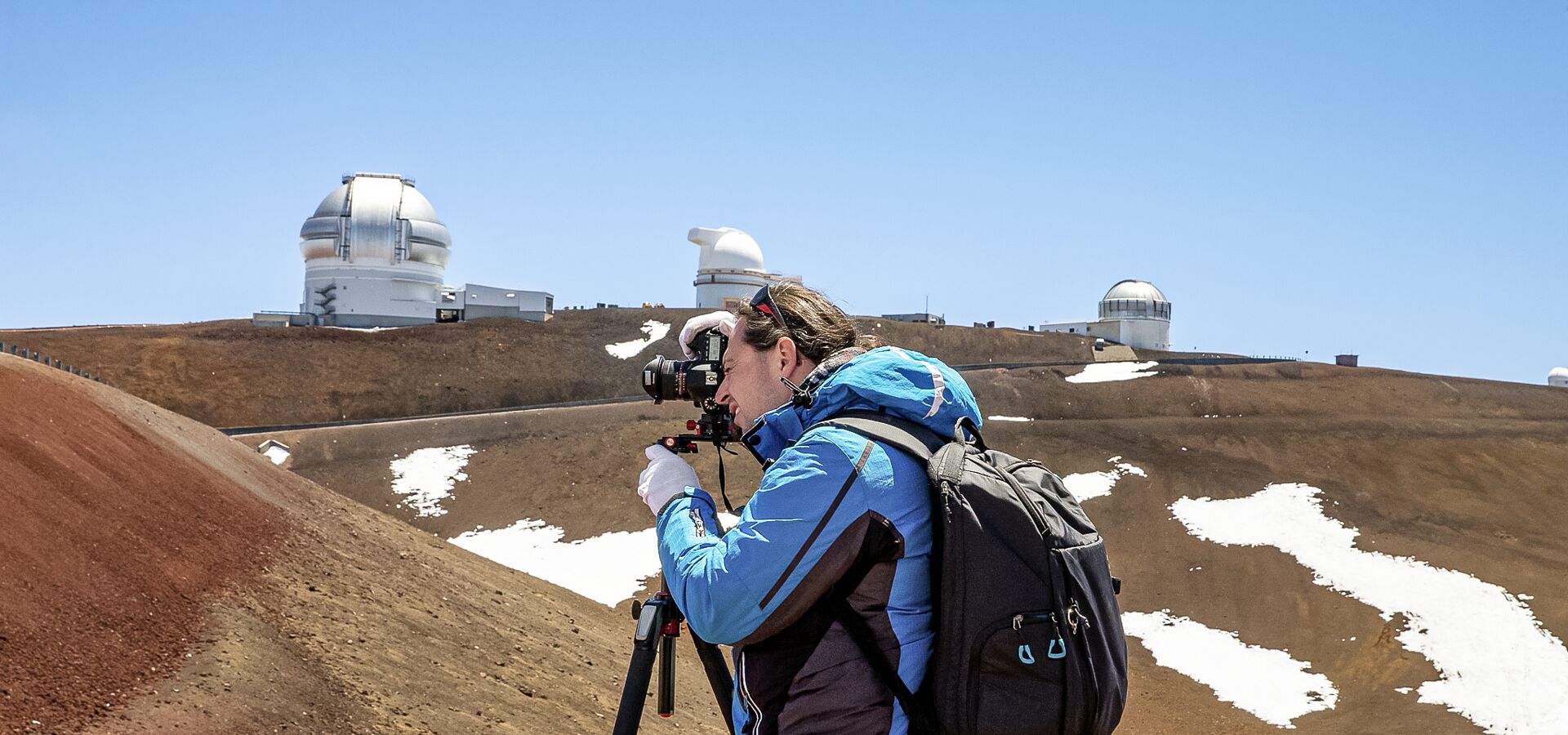 Petr Horálek photographing on Maunakea Hawai‘i