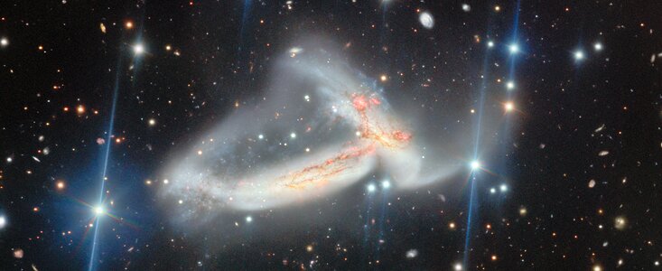 Hawai'i Students Name Image of Glittering Galaxy Pair Nā ʻUhane