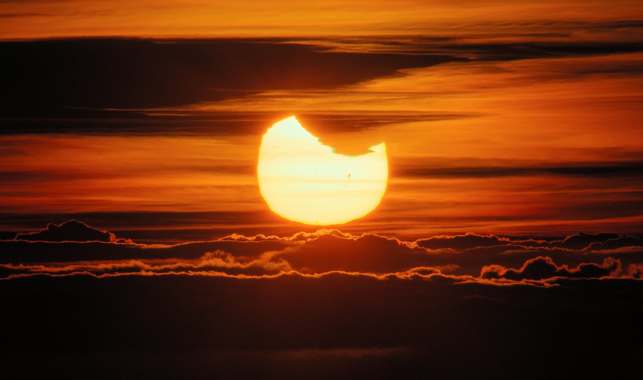 Green Flash and a Solar Eclipse