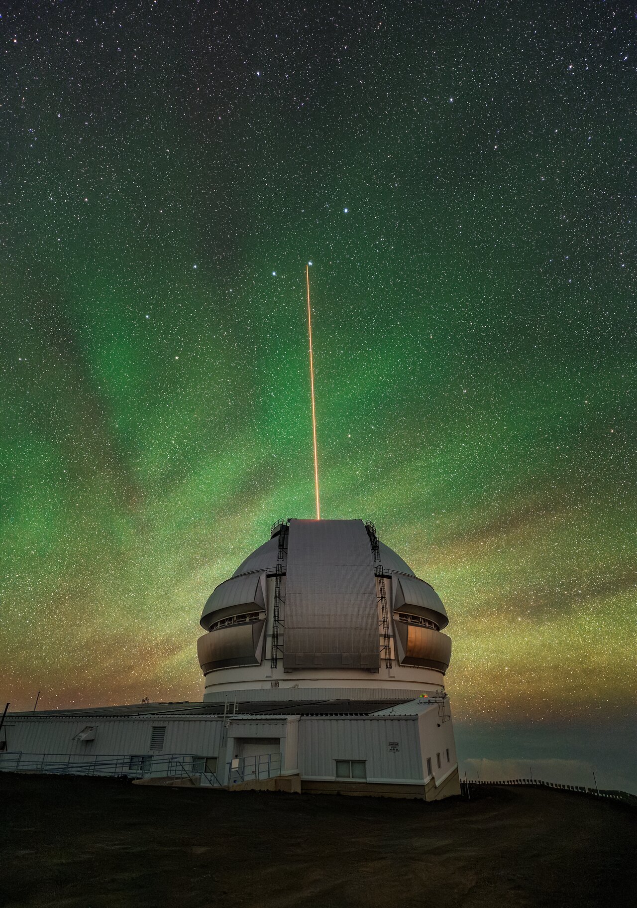Gemini North’s laser shines through airglow