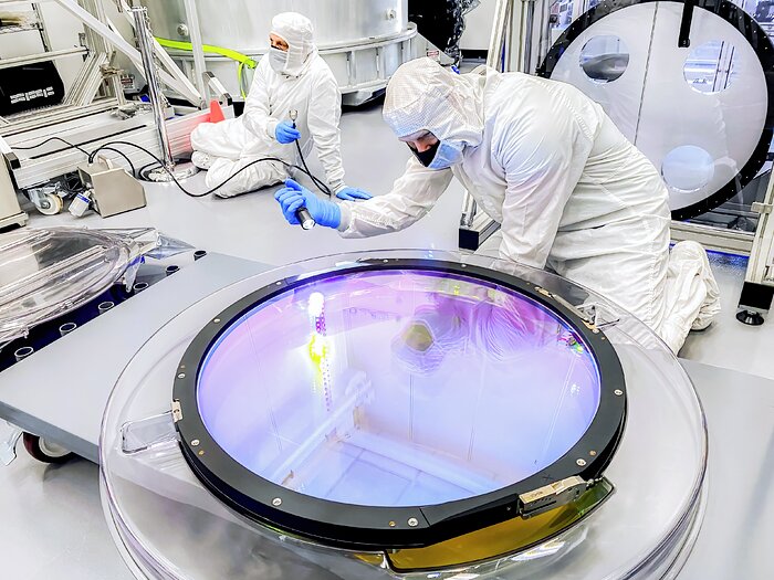 r-band Filter Arrives at SLAC